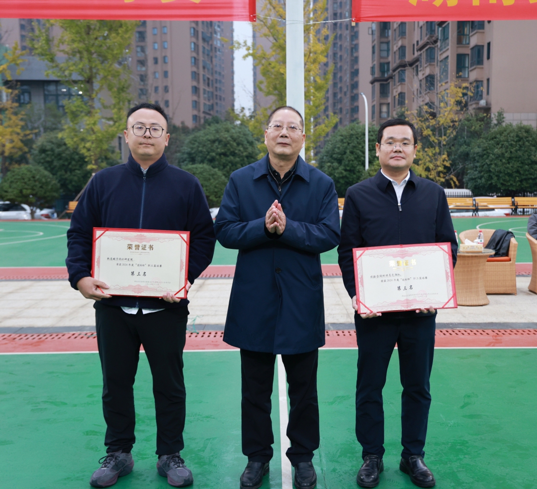 20241126896136.jpg 向董頒獎1.jpg